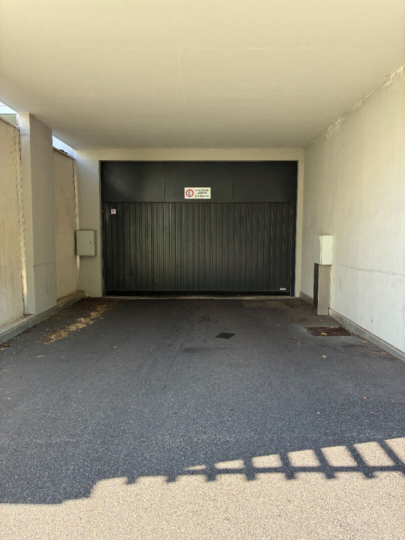A LOUER GARAGE au 11 Avenue Louis Dufour 69300 CALUIRE