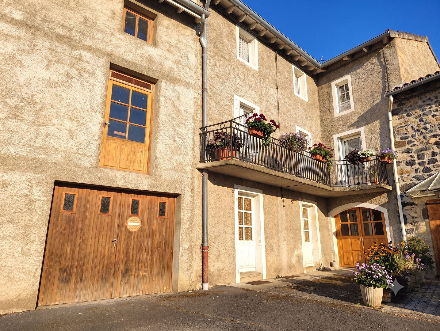 Maison de 130 m² à rénover + 2 garages