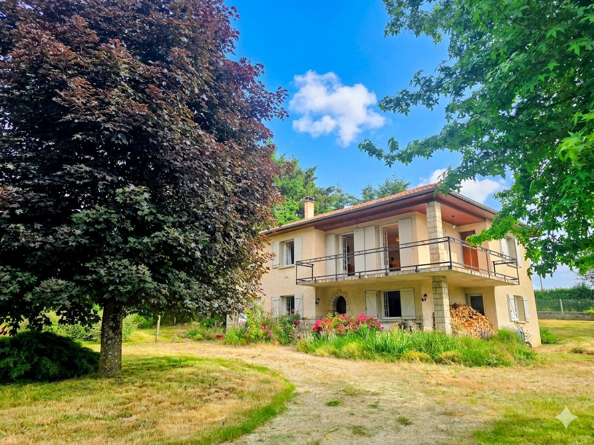 Maison Saint Germain Laprade 166 m² sur grand terrain.