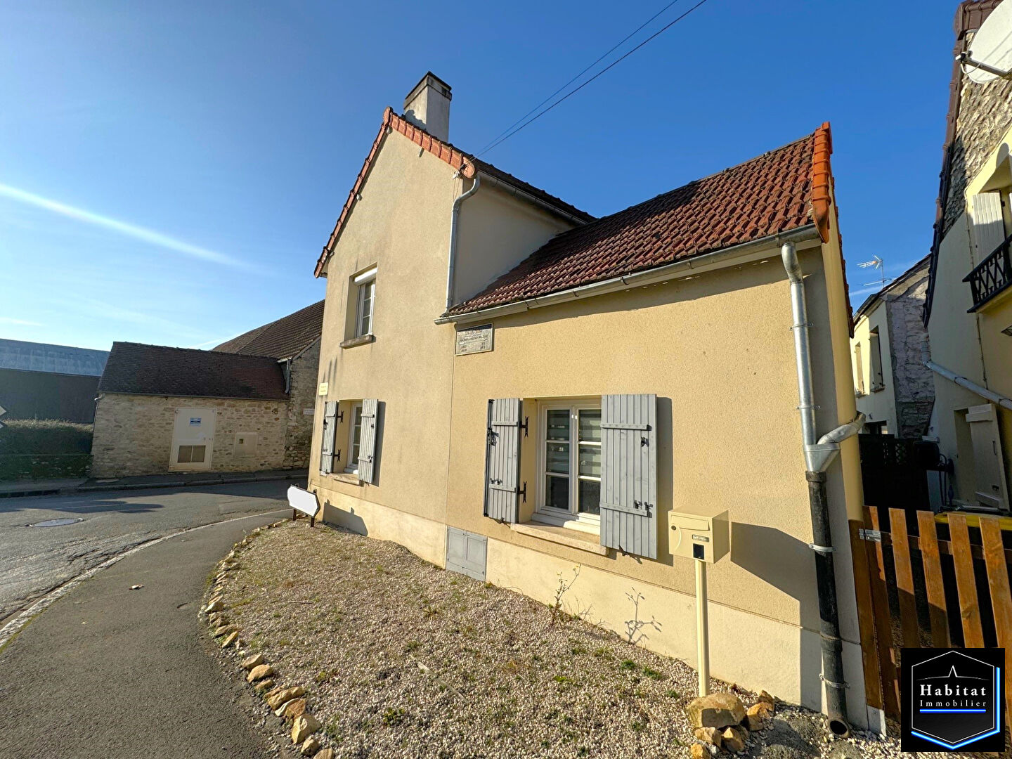 Agence immobilière de 
 HABITAT IMMOBILIER - HABITAT IMMOBILIER NANTEUIL 
