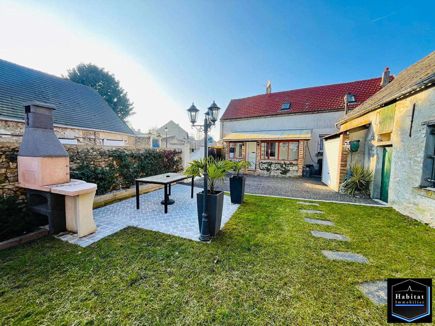 Agence immobilière de 
 HABITAT IMMOBILIER - HABITAT IMMOBILIER NANTEUIL 
