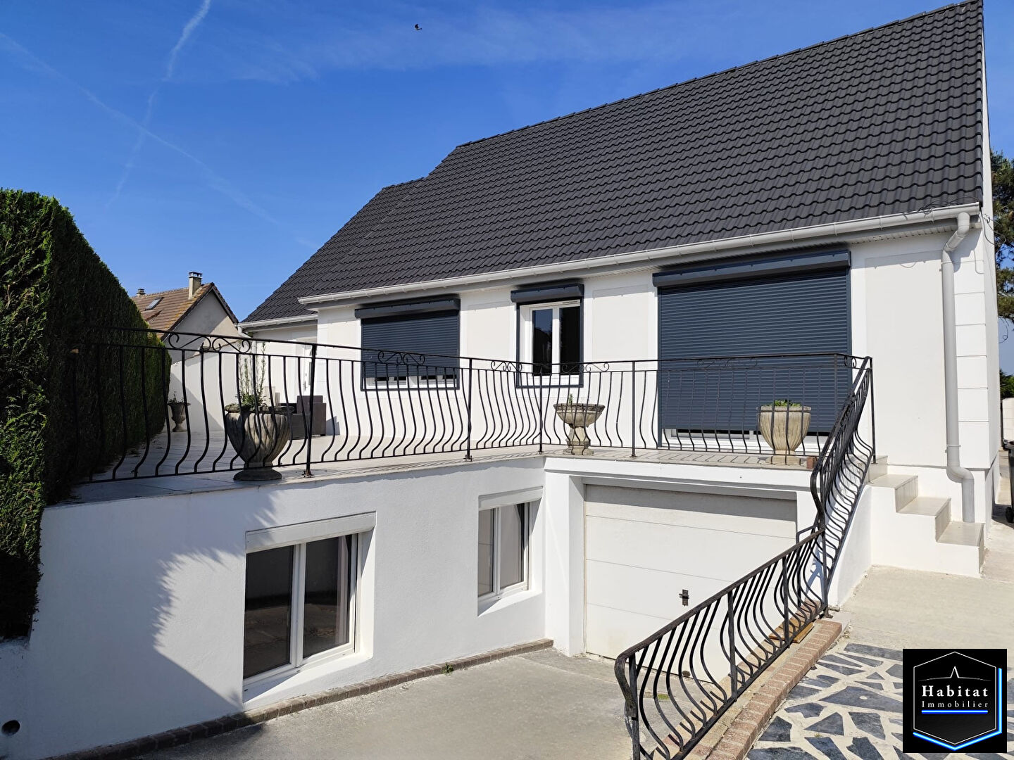 Photo Maison individuelle - 6 chambres - Sous-sol total. image 2/6