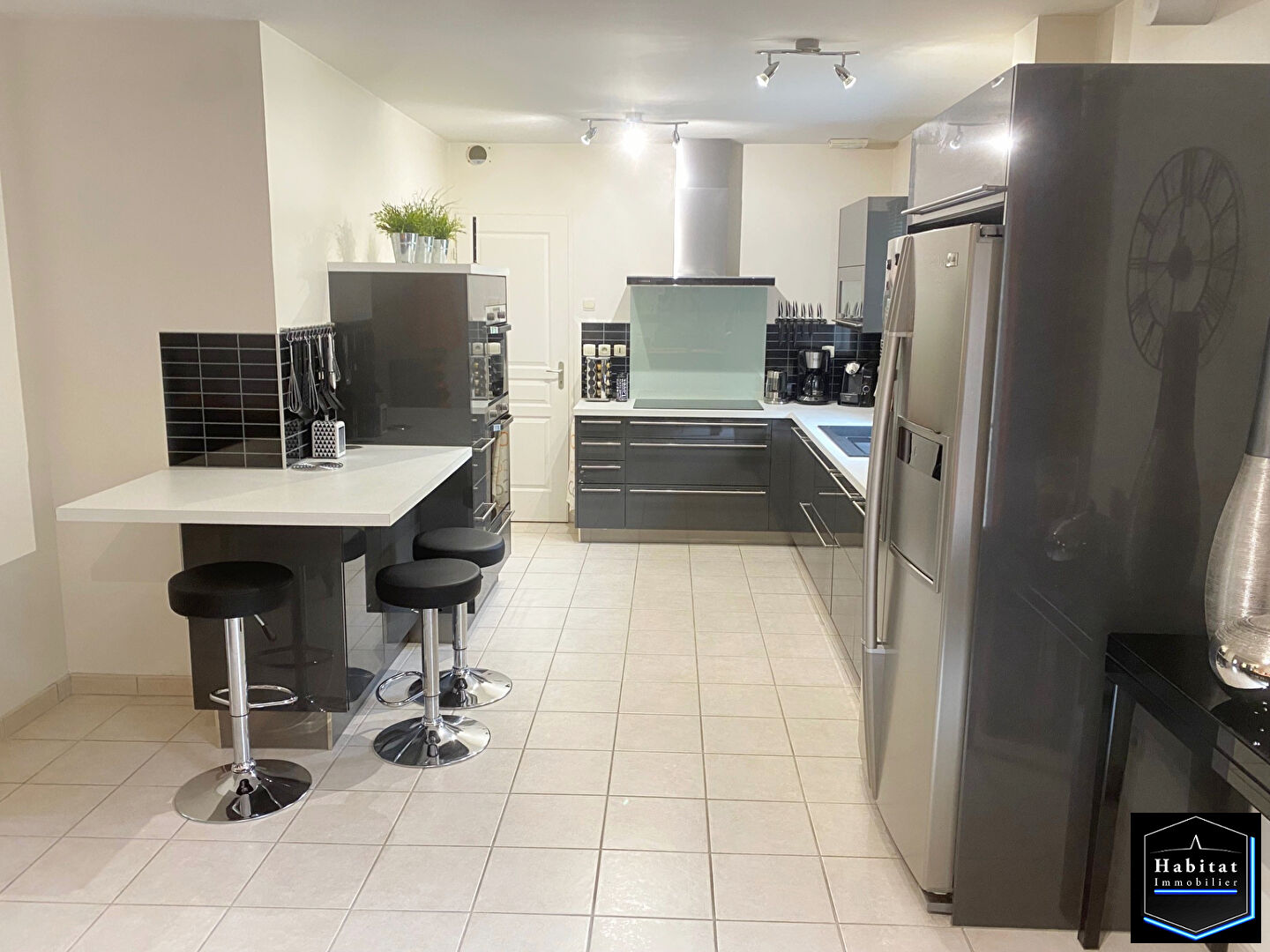 Photo PAVILLON - 4 CHAMBRES- PIECE DE VIE 60M² - 720M² TERRAIN - GRAND GARAGE image 3/6