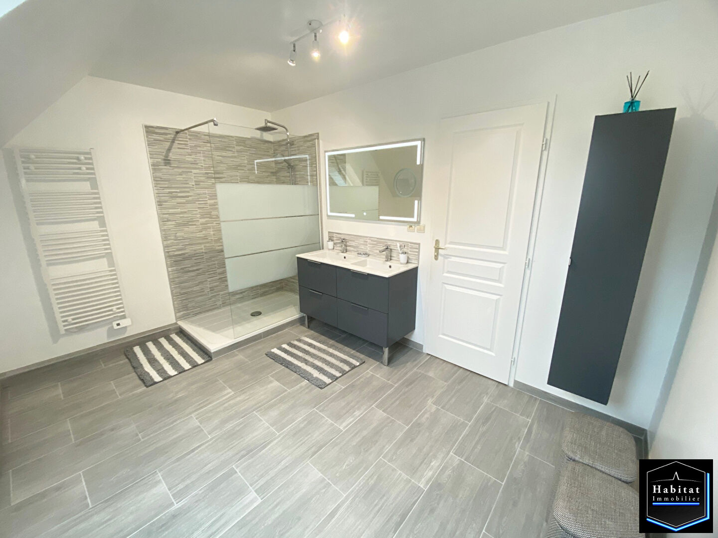 Photo PAVILLON - 4 CHAMBRES- PIECE DE VIE 60M² - 720M² TERRAIN - GRAND GARAGE image 6/6