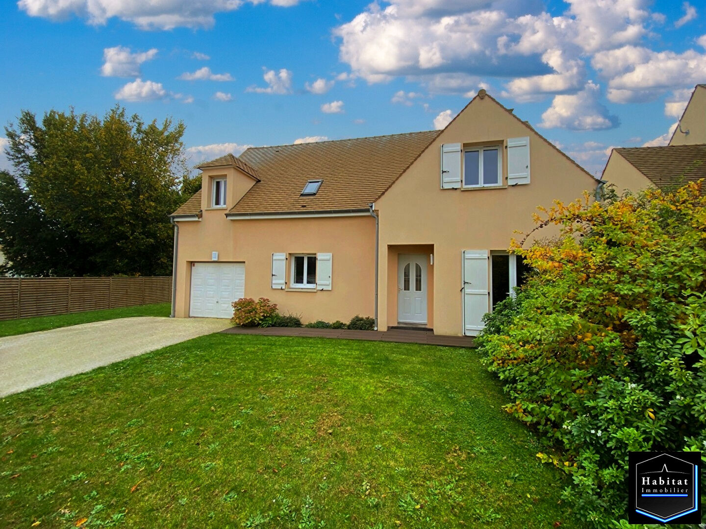 Photo PAVILLON - 4 CHAMBRES- PIECE DE VIE 60M² - 720M² TERRAIN - GRAND GARAGE image 1/6