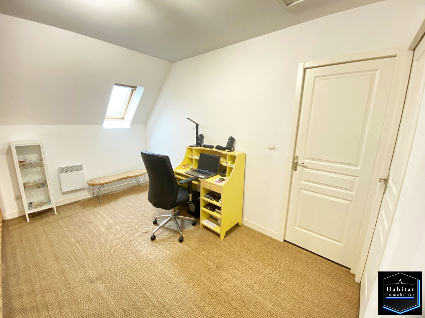 Photo PAVILLON - 4 CHAMBRES- PIECE DE VIE 60M² - 720M² TERRAIN - GRAND GARAGE image 5/6