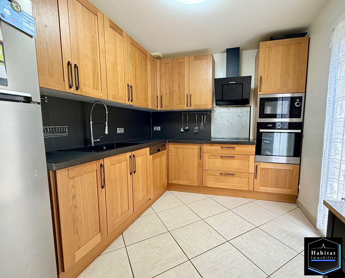 Photo LE PLESSIS BELLEVILLE / Maison 6 pièces 115 m2 image 3/6