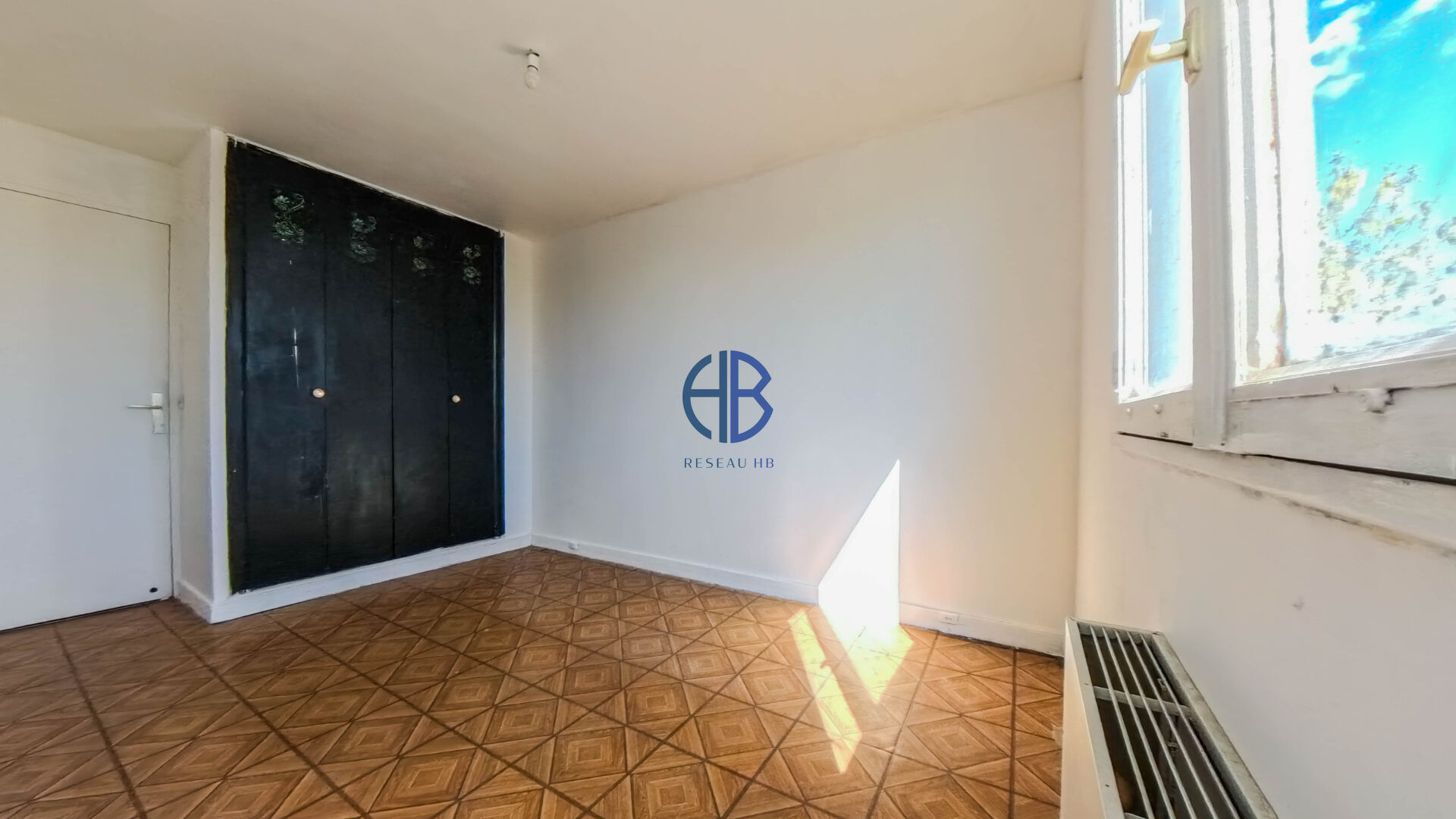 Photo Saint-Denis 3 pièces 61 m² avec balcon, loggia, box et parking image 4/6