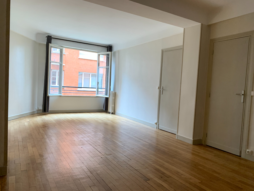 Paris XVIème - M° Michel-Ange - Très grand studio de 50.97 m2