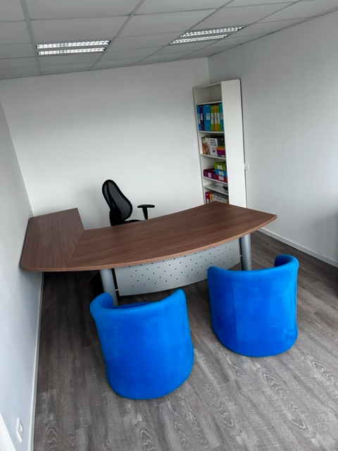 BREST GUIPAVAS : BUREAUX et ENTREPOT