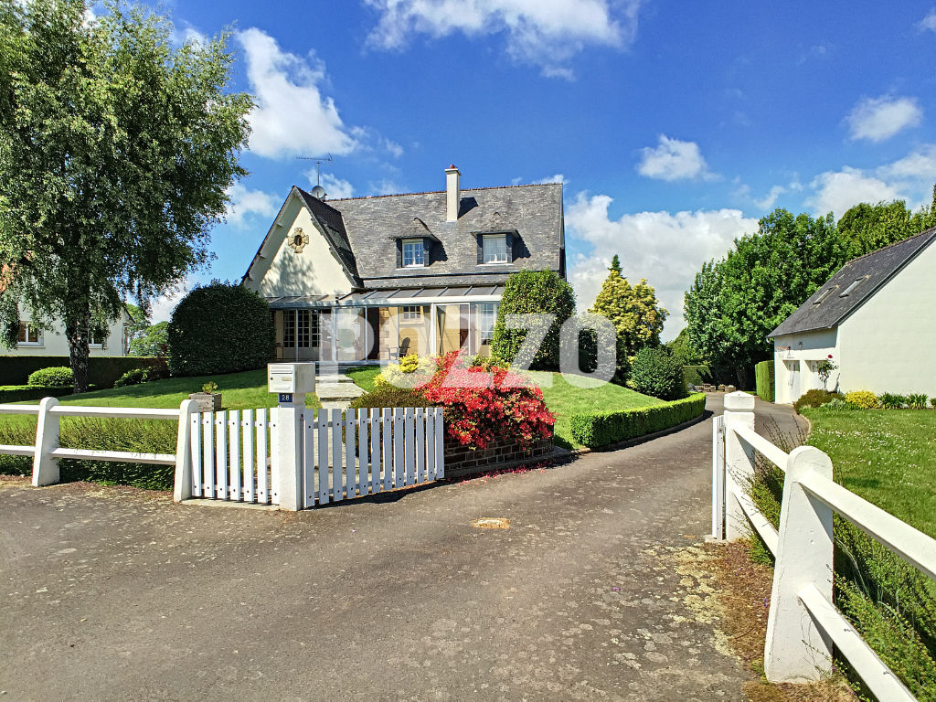 Maison, vie de plain pied, Saint Martin de Landelles 8 pièce(s) 233 m2 environ SaintMartinde