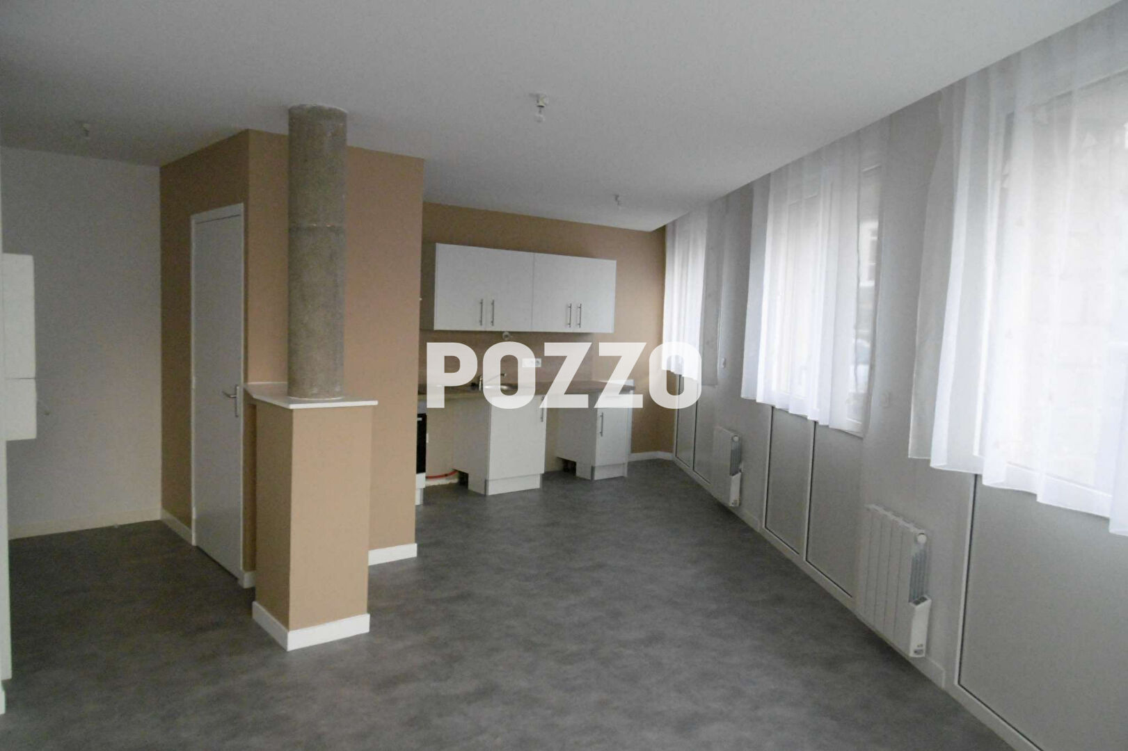 Photo Appartement F2 (45 m²) en location à VIRE image 2/5