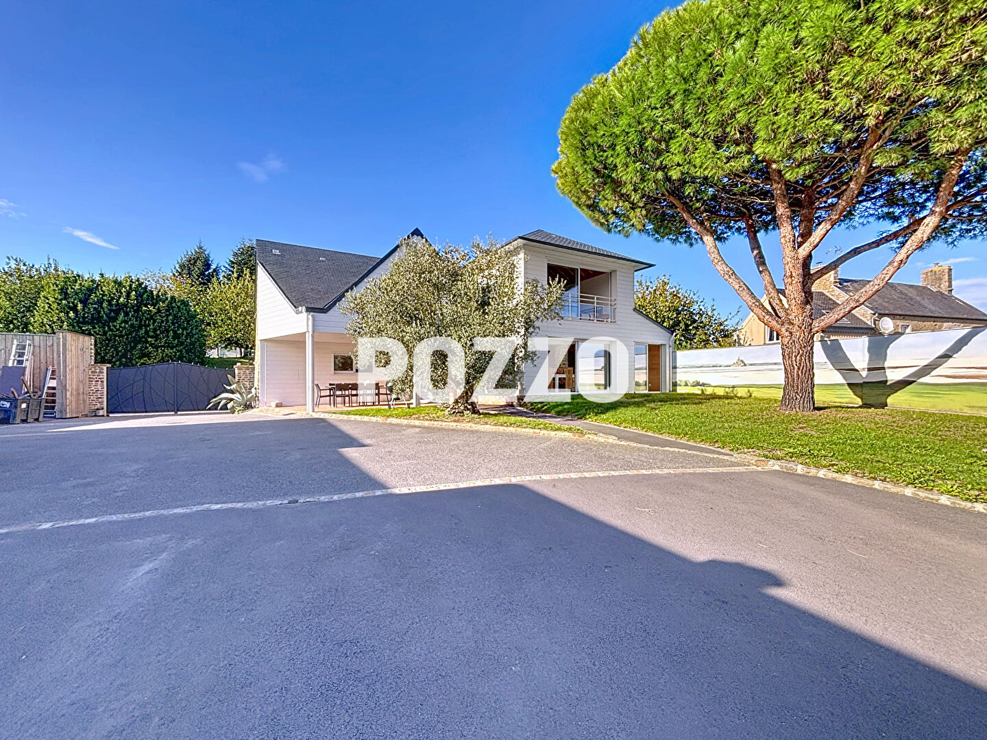 Photo A Vendre - Périphérie d'AVRANCHES, maison contemporaine de 158 m² dépendance + studio. image 2/6