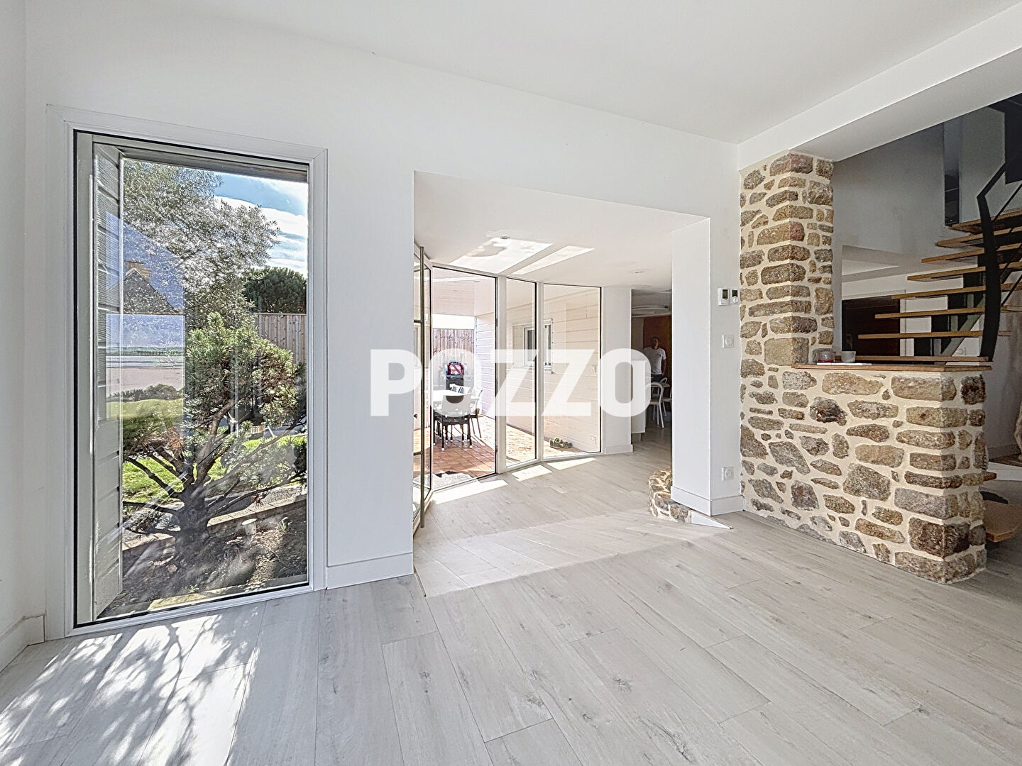 Photo A Vendre - Périphérie d'AVRANCHES, maison contemporaine de 158 m² dépendance + studio. image 6/6