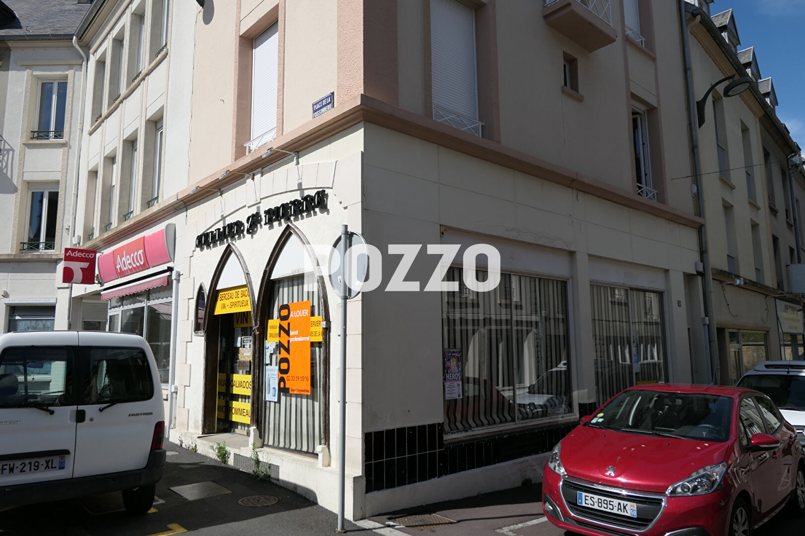 Local commercial à louer en angle de rue Coutances centre