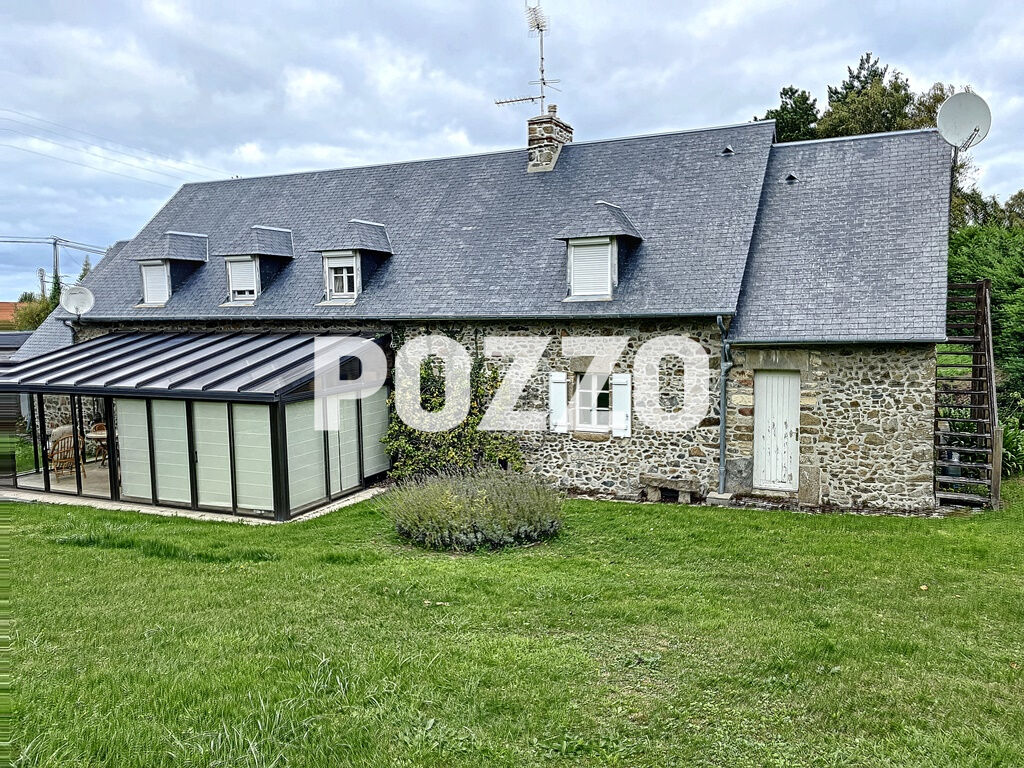 Blainville Sur Mer, 2.5 kms de la mer,  jolie maison en pierres avec vie de plain pied  , beaux volumes, terrain 1700 m² et 1300 m ²