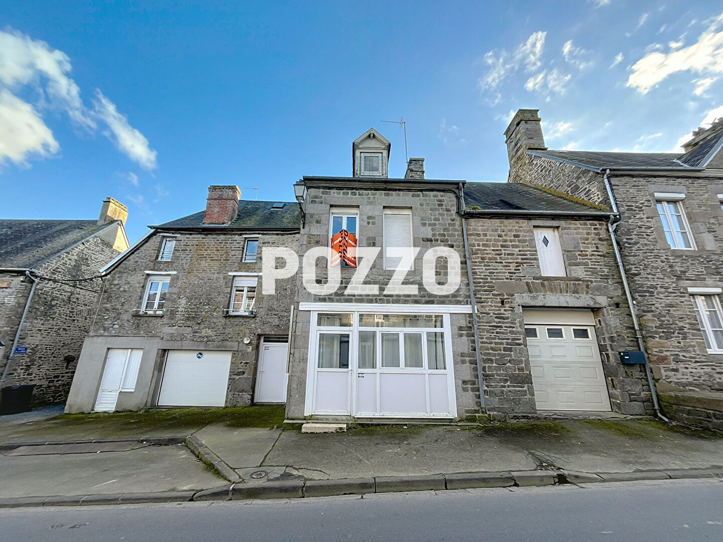 A VENDRE, MAISON DE 6 PIECES PRINCIPALES (110 m²) à PONT FARCY (50).