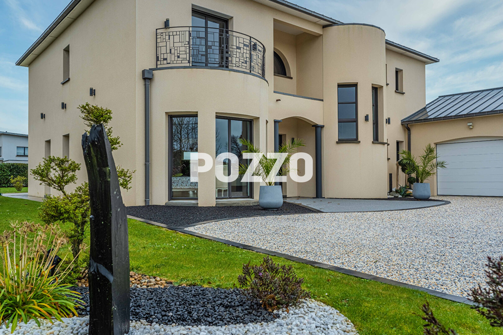 Photo maison prestations de qualités F7 (250 m²) et terrain 1400m² Plage et commerces à pied image 1/6