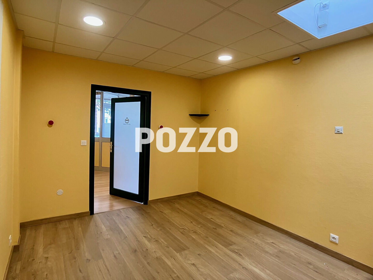 Photo A LOUER - Local professionnel  - A BAYEUX - image 5/6