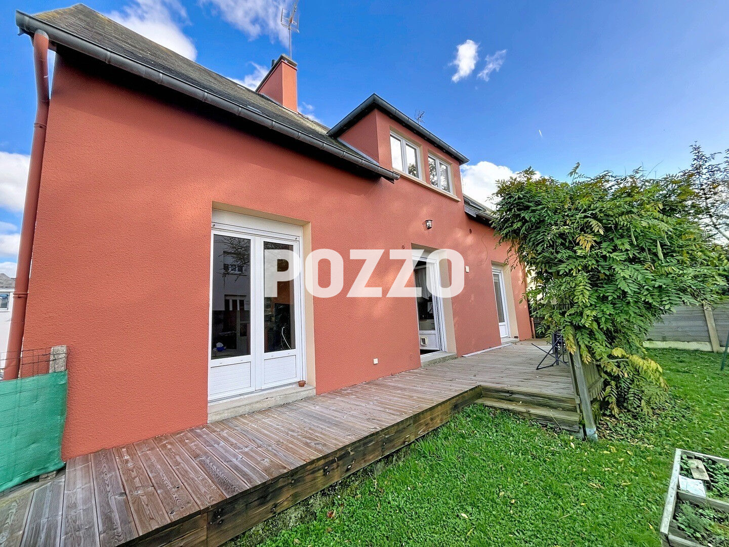 A proximité immédiate du centre de Saint-Lô -Maison de 150 m2 avec 4 Chambres vie de plain pied -