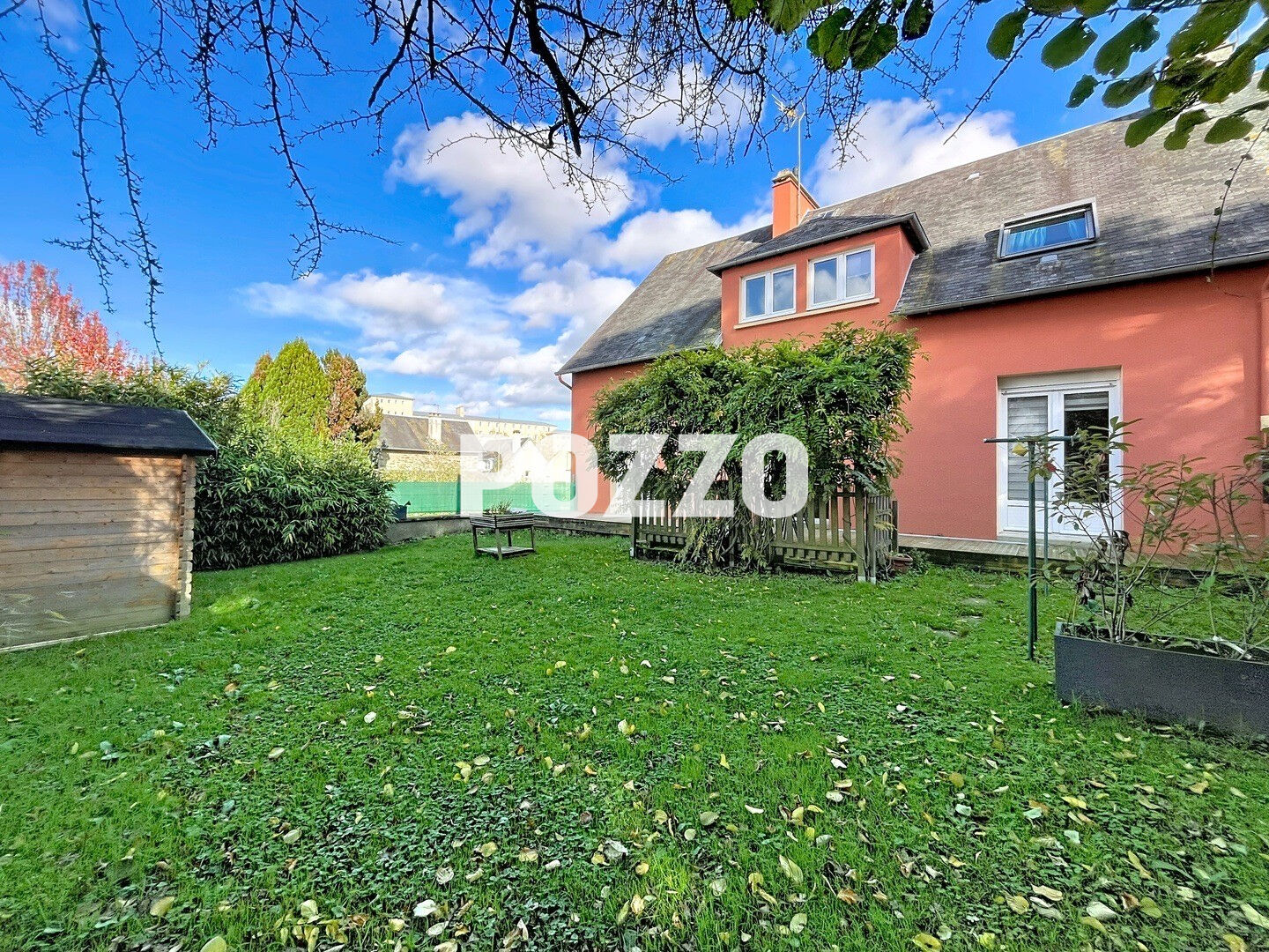 A proximité immédiate du centre de Saint-Lô -Maison de 150 m2 avec 4 Chambres vie de plain pied -