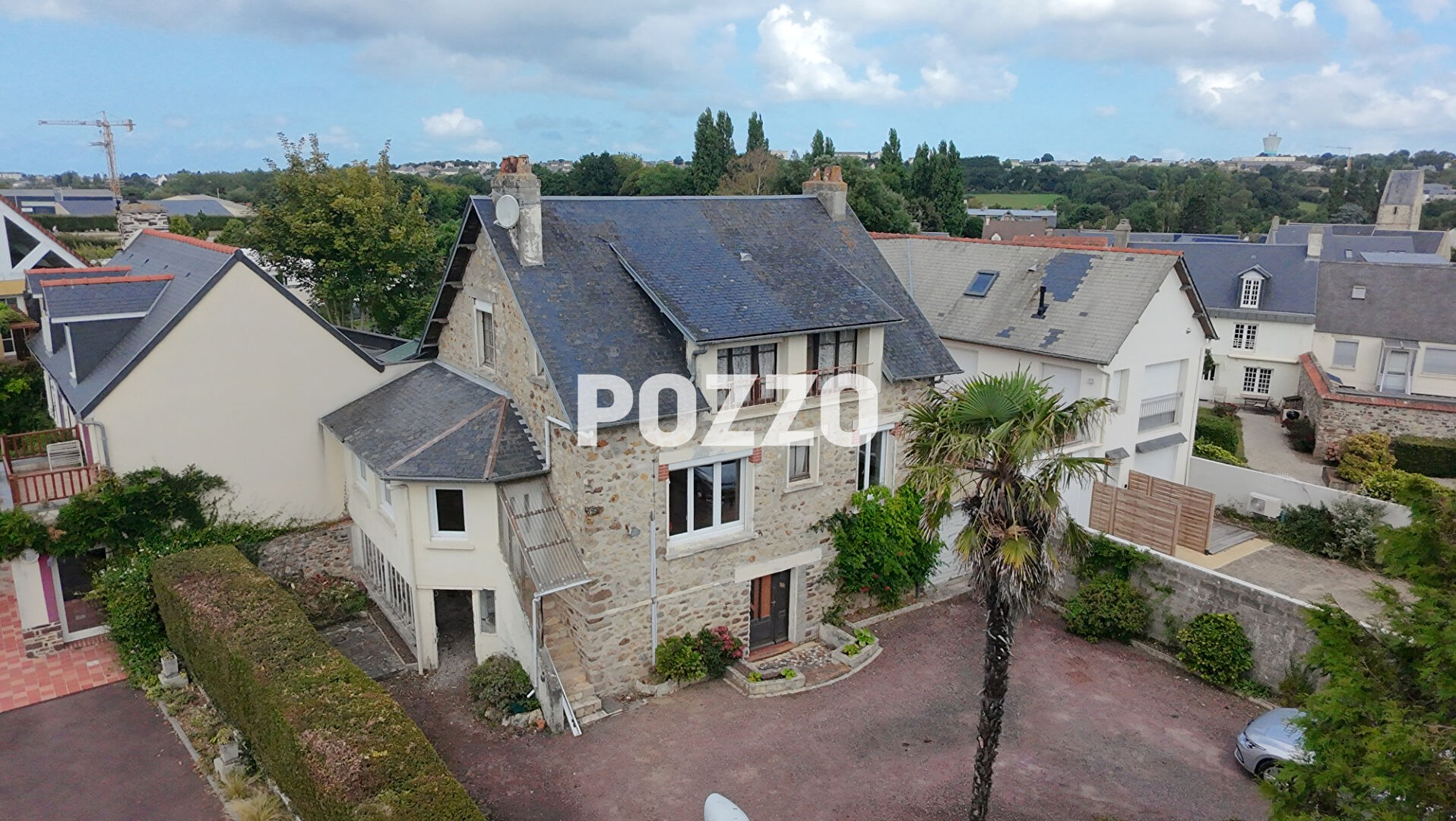 A VENDRE - YQUELON (50400) - Maison de 7 pièces - calme, proche des commodités.