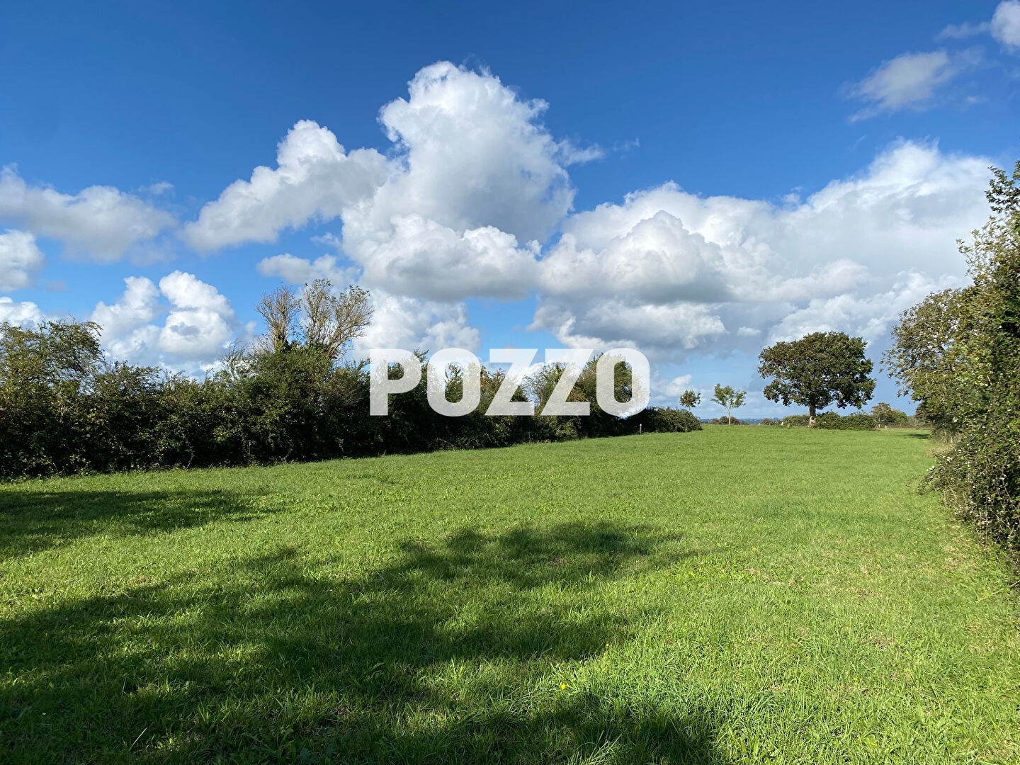 Photo A Vendre - Terrain proche Vains 1000 m² image 1/4