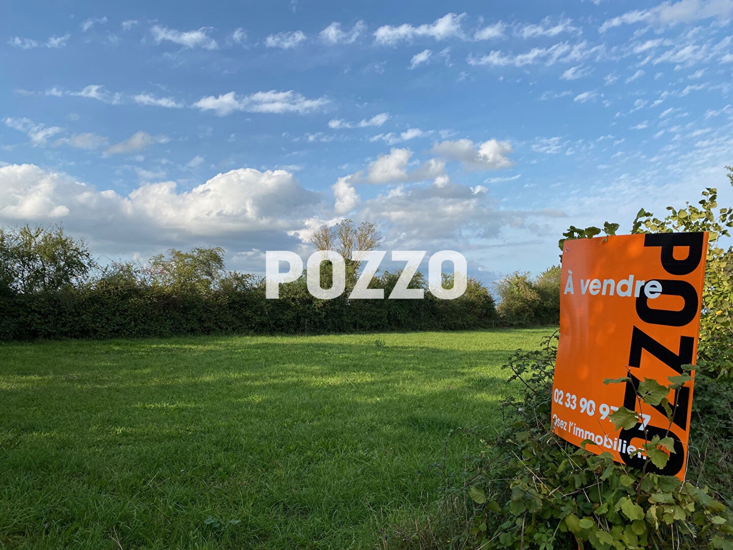 Photo A Vendre - Terrain proche Vains 1000 m² image 2/4
