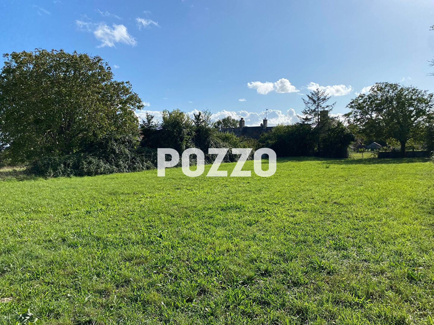 Photo A Vendre - Terrain proche Vains 1000 m² image 3/4