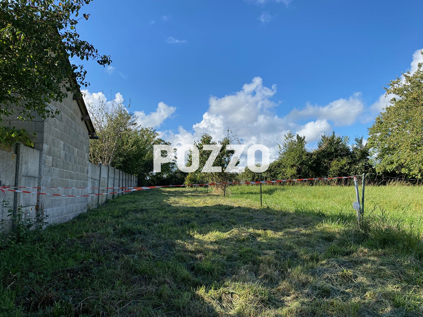 Photo A Vendre - Terrain proche Vains 1000 m² image 4/4