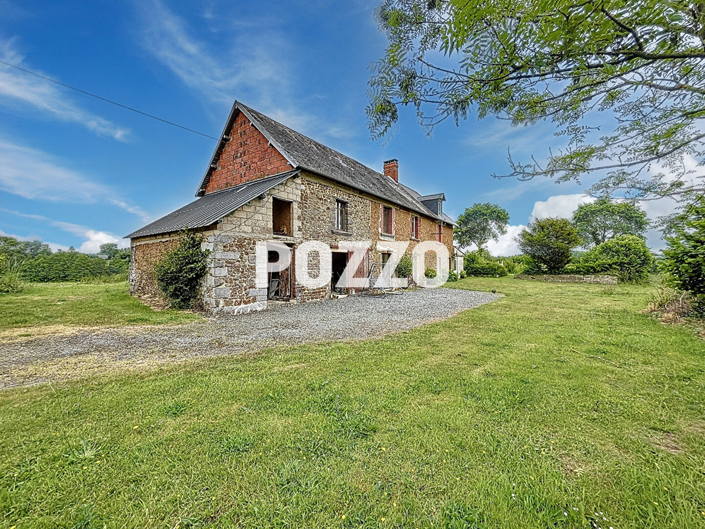 A VENDRE . BOURGVALLEES . MAISON DE PAYS EN CAMPAGNE AU CALME .