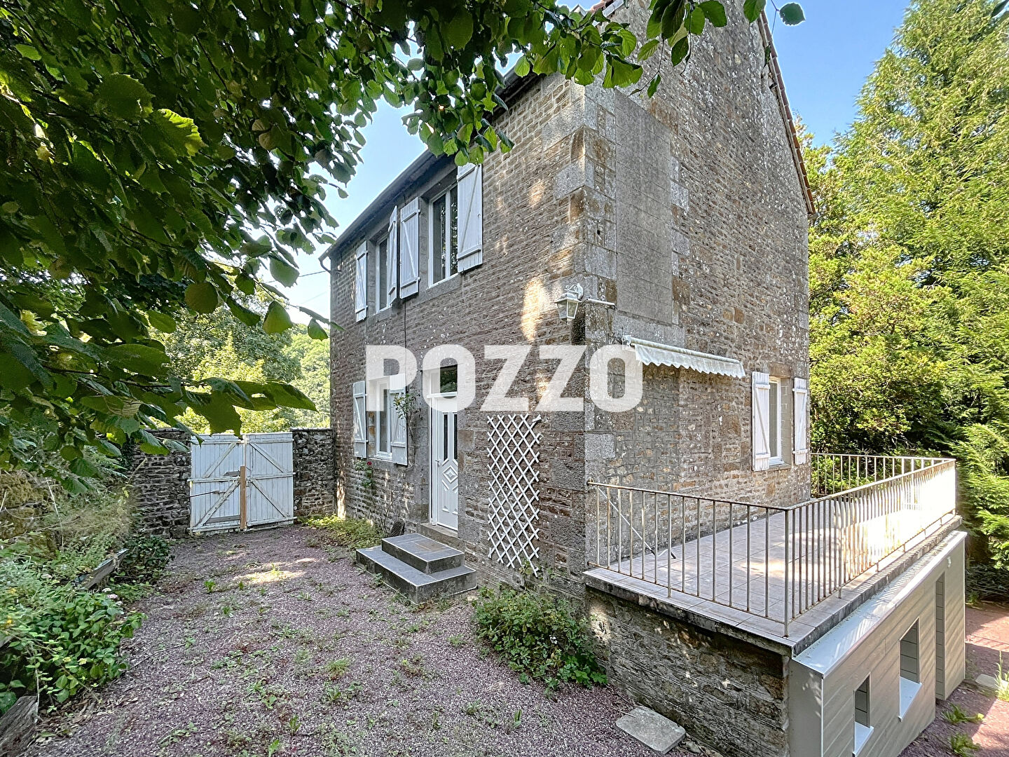 A VENDRE MAISON RENOVEE  RECEMMENT DE 5 PIECES  et petite maison de 2 pièces A VIRE NORMANDIE (14)