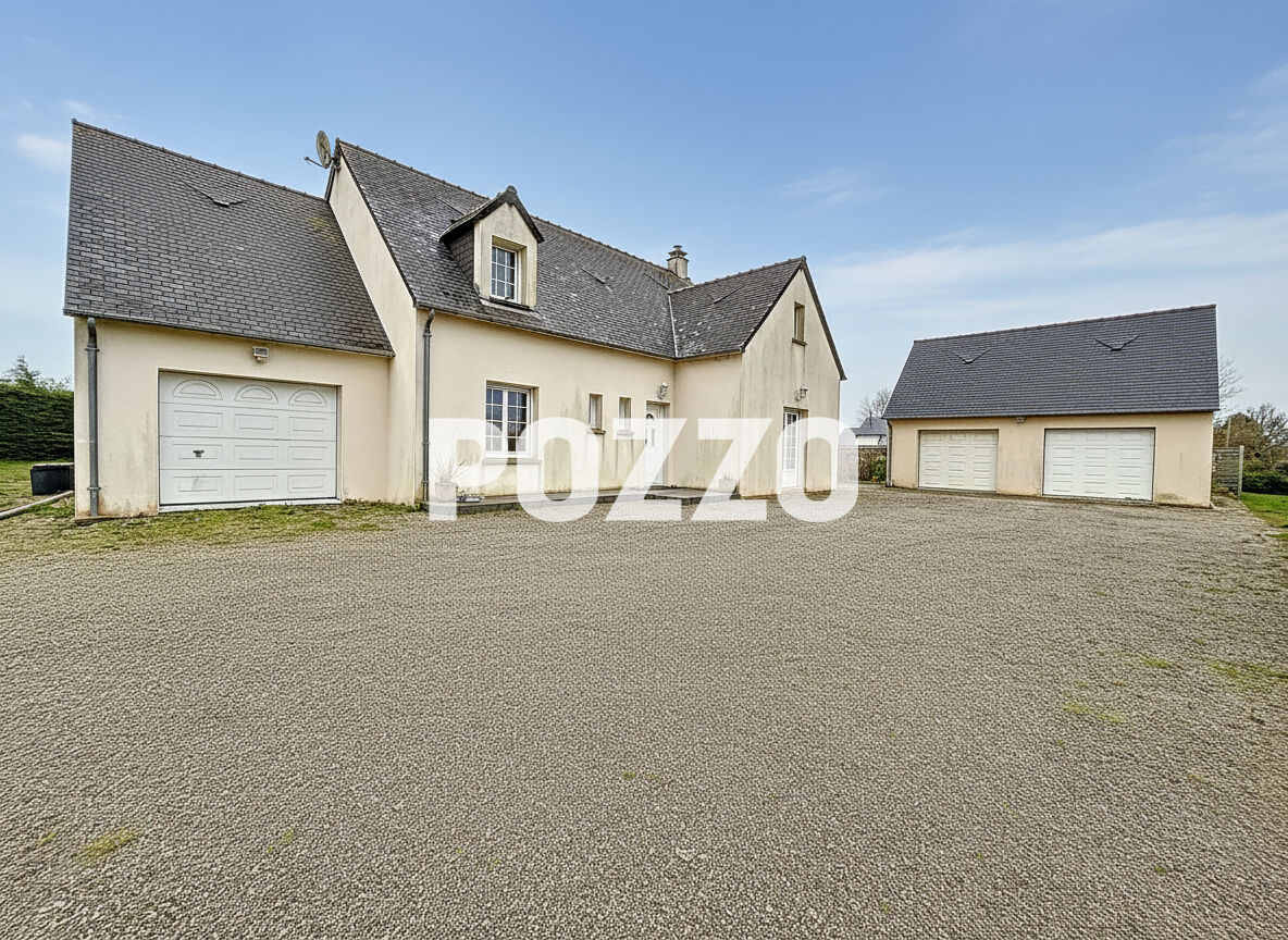 Photo VENTE d'une maison F6 (149 m²) à FIERVILLE LES MINES - vie de plain pied - 3 garages image 1/6