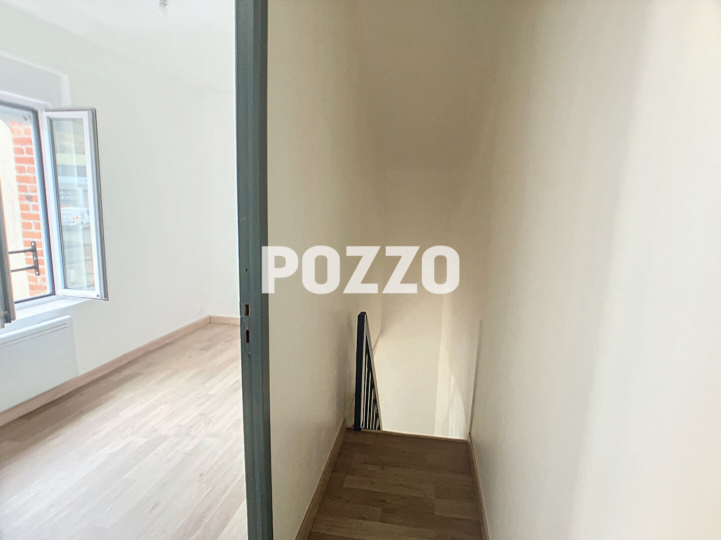 Photo Maison  Type F3 - 50.91 m² - cour parking image 5/6