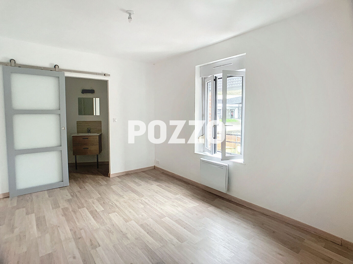 Photo Maison  Type F3 - 50.91 m² - cour parking image 6/6