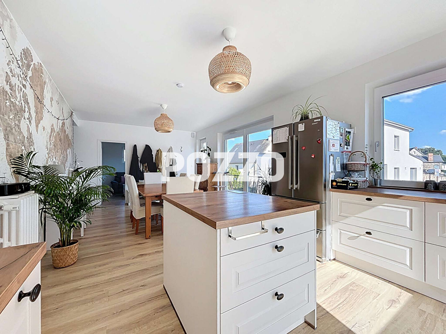 À vendre à Granville (50400) : Maison 8 pièces rénovée avec belles prestations