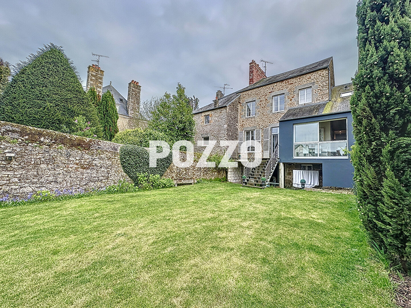 A VENDRE - Avranches - Maison bourgeoise 9 pièce(s) 265 m² - Aérothermie - Garage - Jardin clos de murs