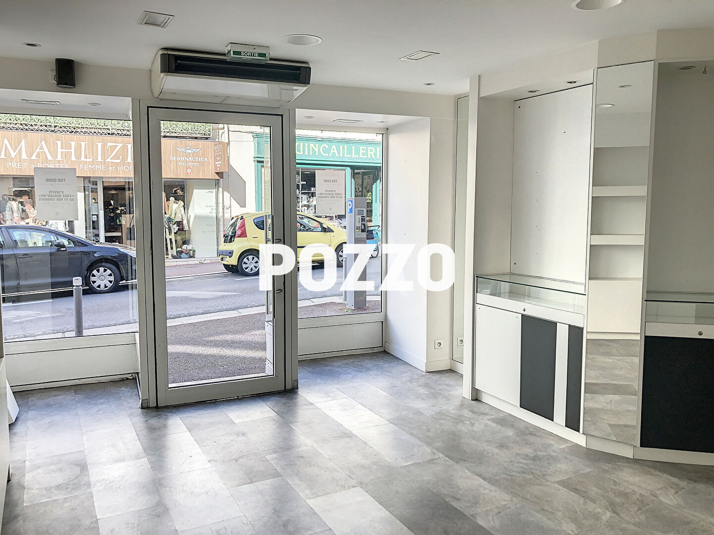 Photo Murs commerciaux en hyper centre de Granville, emplacement n°1, 44 m² . image 2/4