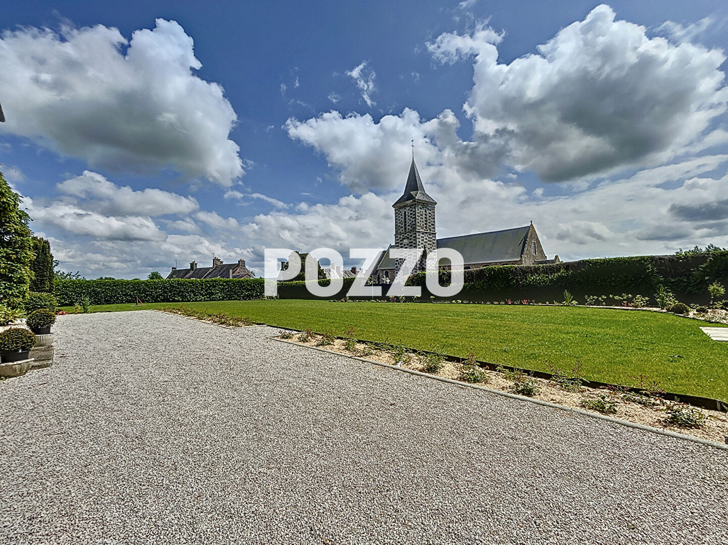 Photo A VENDRE MAISON DE 10 PIECES (300 m2) à NOUES DE SIENNE (14) image 2/6