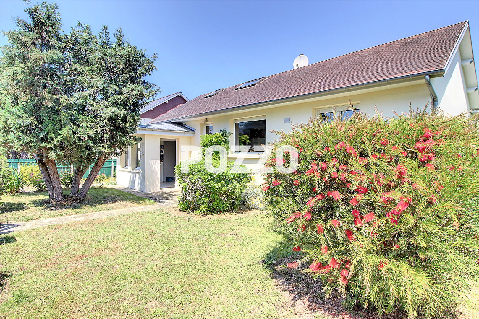 Photo Maison familiale à vendre à Bréville-sur-Mer. Un cadre de vie privilégié à deux pas de la mer image 1/6