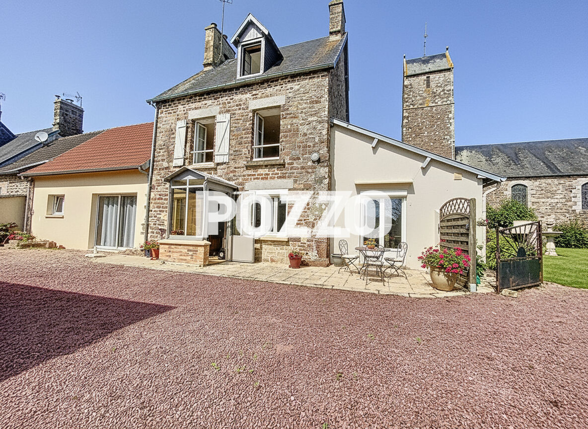 A VENDRE -Maison en pierres F6 à SAINT JEAN DES CHAMPS