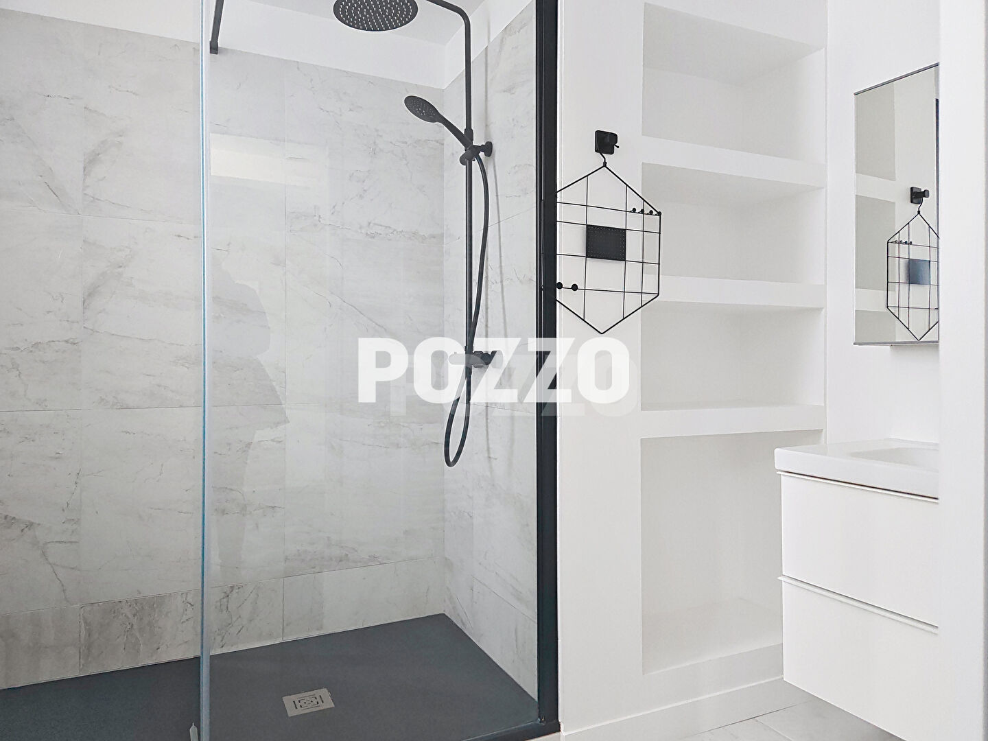 Photo LOCATION d'une maison de 4 pièces (83 m²) à HONFLEUR - Terrasse image 5/6