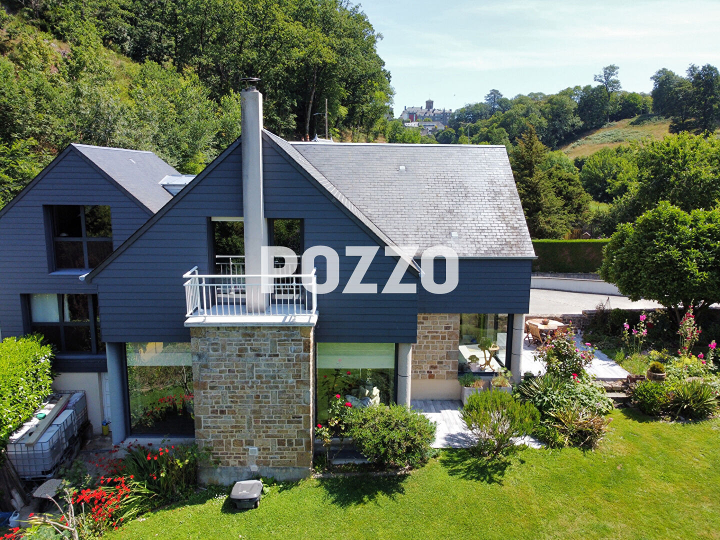 Photo A VENDRE MAISON DE 8 PIECES (285 m²) à VIRE NORMANDIE (14) image 3/6