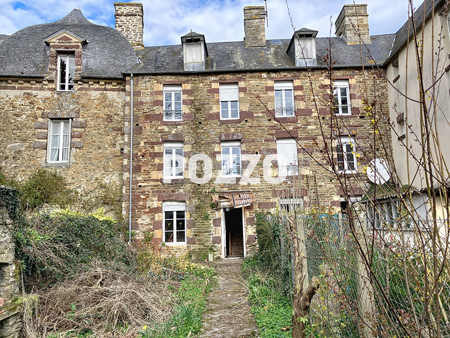 Photo A VENDRE. TORIGNI CENTRE . A RENOVER MAISON AVEC JARDIN. image 2/6