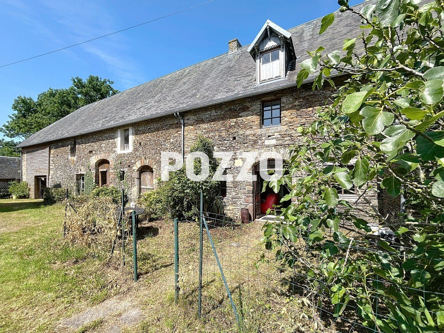 NOUVEAU à vendre Propriété comprenant deux maisons à  SAINT-EBREMOND DE BONFOSSE