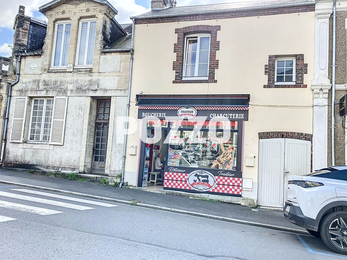 A VENDRE IMMEUBLE A USAGE DE COMMERCE ET HABITATION  BALLEROY (14)