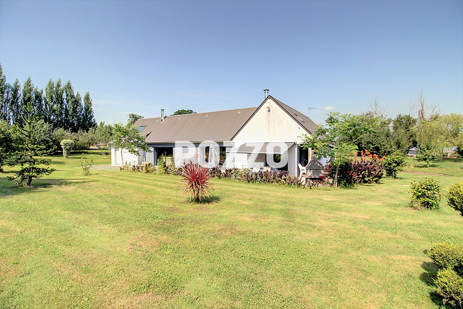 Photo Maison moderne à vendre à Cérences - 5 chambres, 202 m² sur 11 114 m² de terrain image 1/6