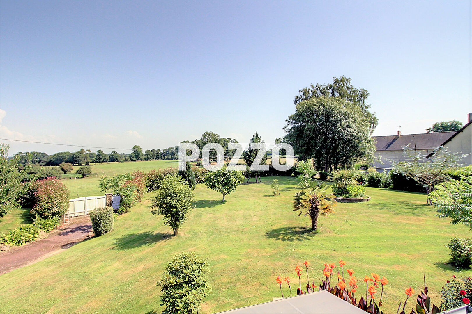 Photo Maison moderne à vendre à Cérences - 5 chambres, 202 m² sur 11 114 m² de terrain image 3/6