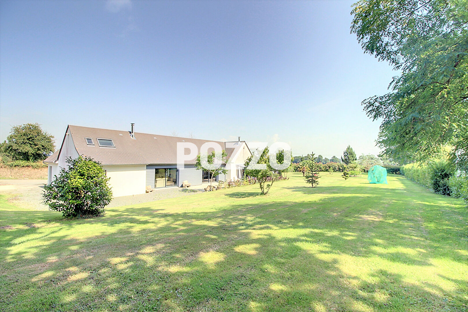 Photo Maison moderne à vendre à Cérences - 5 chambres, 202 m² sur 11 114 m² de terrain image 5/6