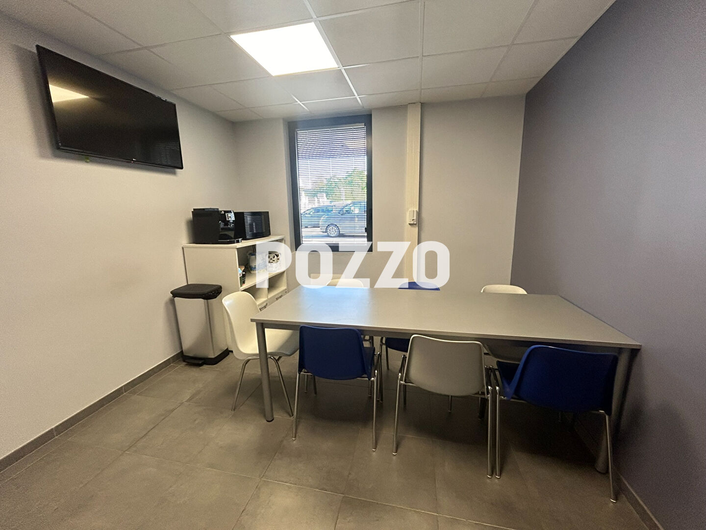 Photo Bâtiment à vendre  417 300 HT net vendeur construit en 2019 d'environ 370 m², prix TVA inclus. image 3/6